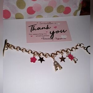 NEW Vibrant Gold CharmBracelet   white red Eiffel Tower  Floral Hand Crafted NWT